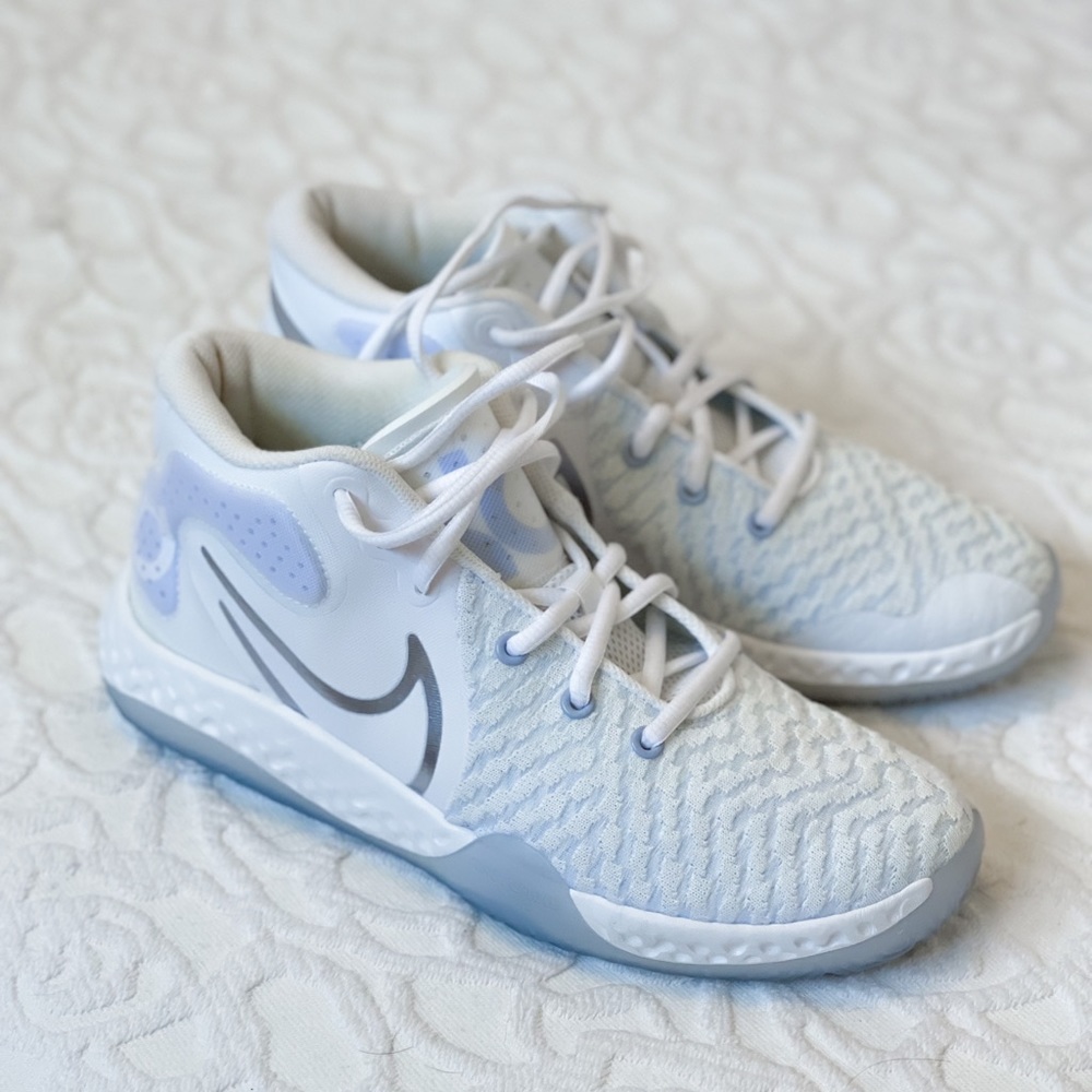 Nike shoes🤍
